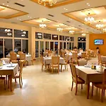 Grand White 4*