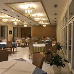 Grand White 4*