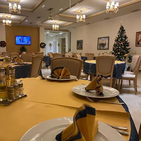 Grand White Ξενοδοχείο 4*