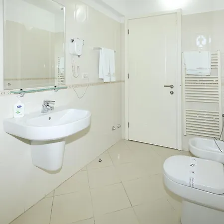 Grand White 4* Μπεράτ