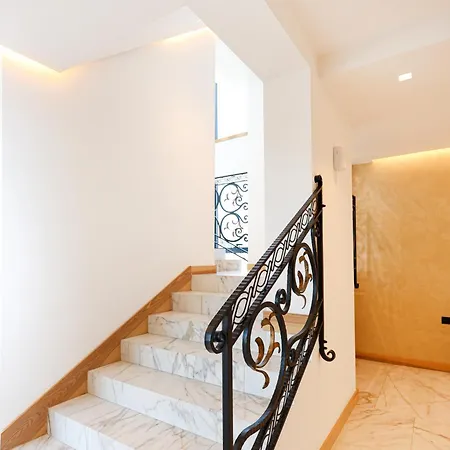 Hotel Grand White 4*