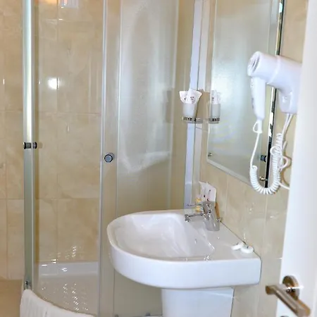 Отель Grand White
