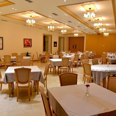 Grand White Ξενοδοχείο Μπεράτ
