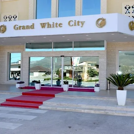Ξενοδοχείο Grand White Μπεράτ
