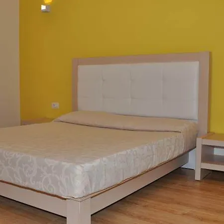 Ξενοδοχείο Grand White Μπεράτ