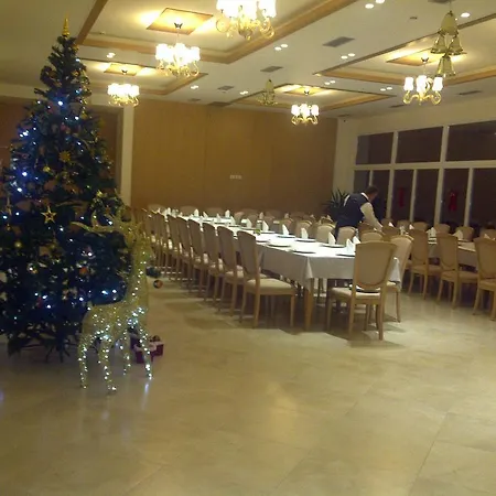 Grand White 4*