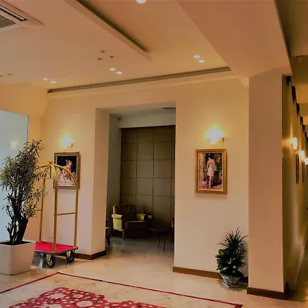 Grand White Hotel 4*