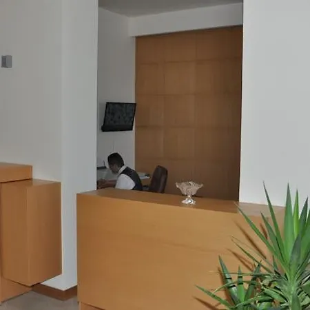 Grand White 4* Μπεράτ