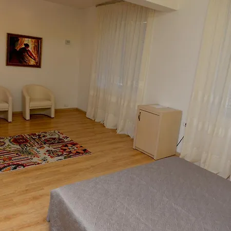 Hotell Grand White