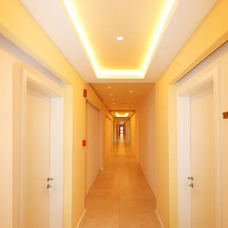 Hotell Grand White 4*