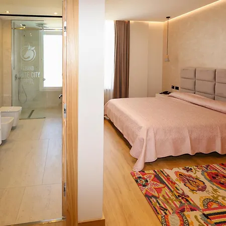 Grand White Hotell 4*
