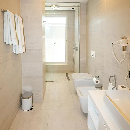 Grand White 4* Berat