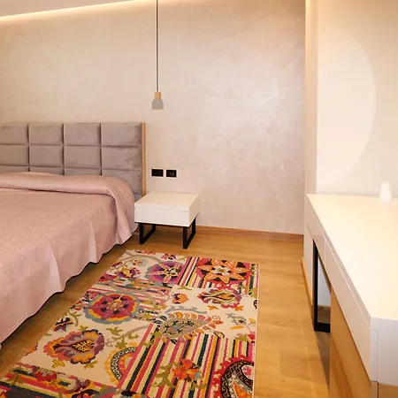 Grand White Berat