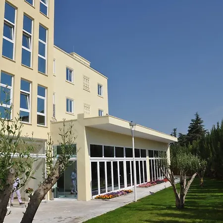 Hotell Grand White