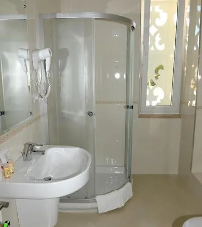 Grand White Berat