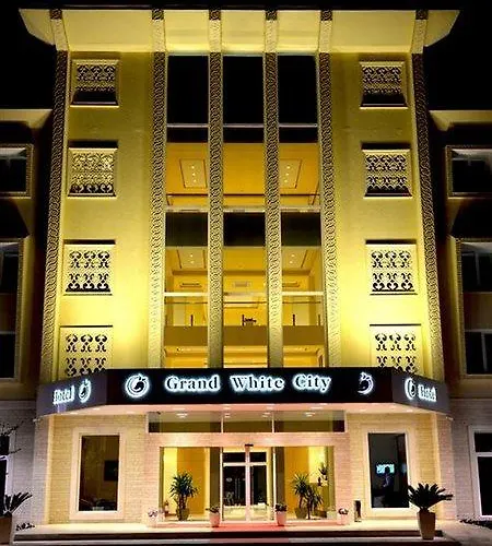 فندق Grand White بيرات