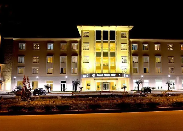 Grand White 4* بيرات