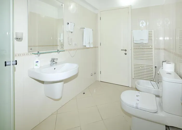 Grand White 4* بيرات