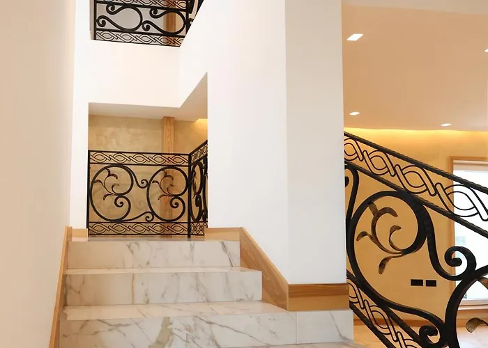 Grand White Hotel
