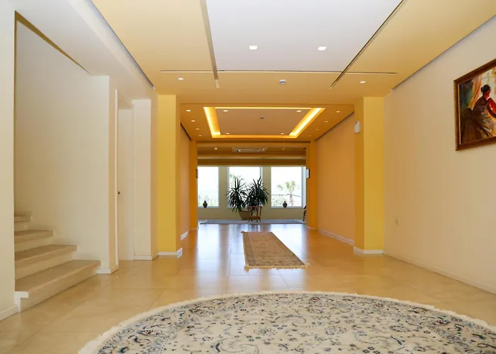 فندق Grand White بيرات