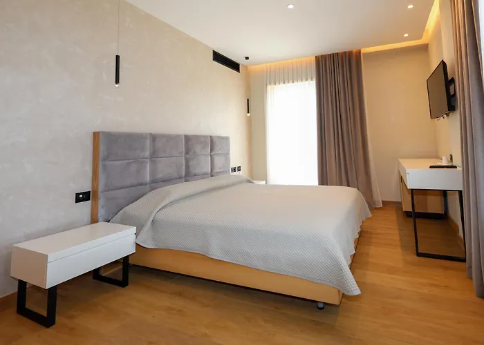 فندق Grand White 4*