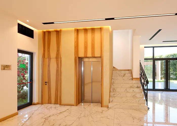 Grand White فندق بيرات