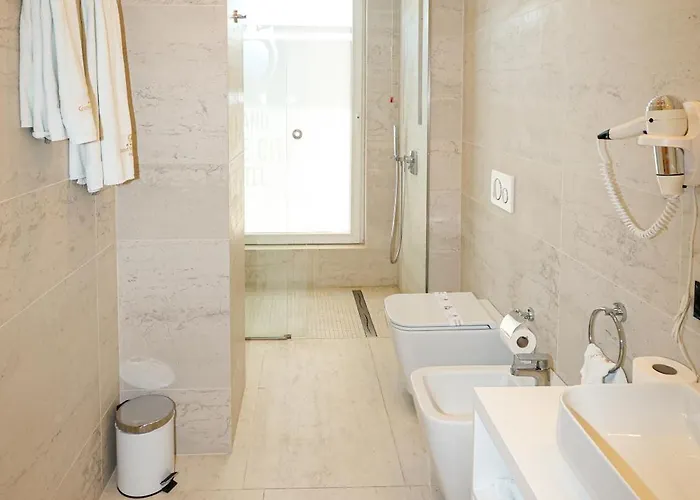 Grand White 4* بيرات