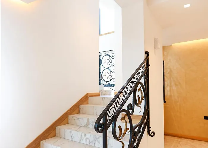 فندق Grand White 4*