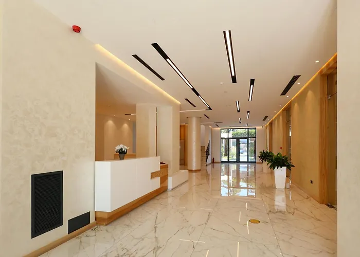 Grand White فندق بيرات