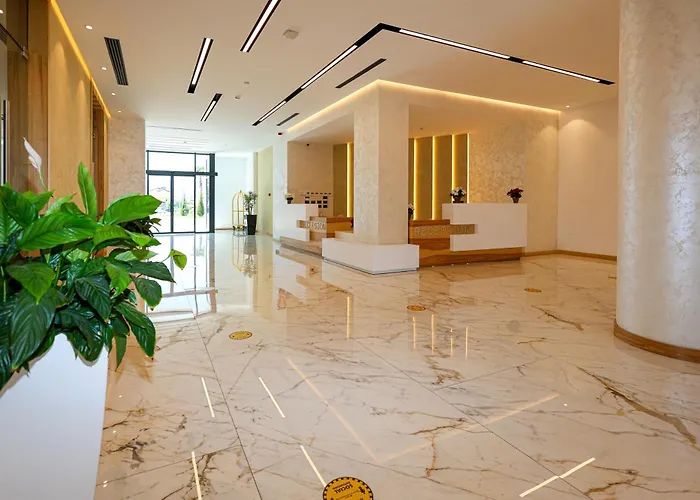 Grand White فندق بيرات
