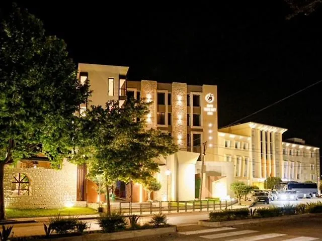 Grand White 4* بيرات
