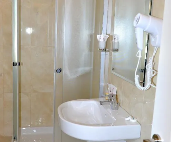 فندق Grand White