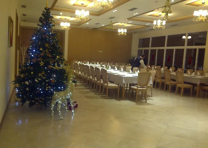 Grand White 4*
