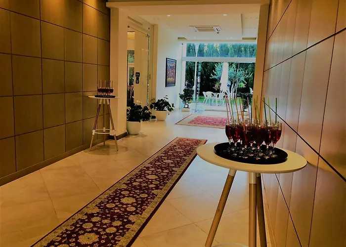 Grand White فندق بيرات