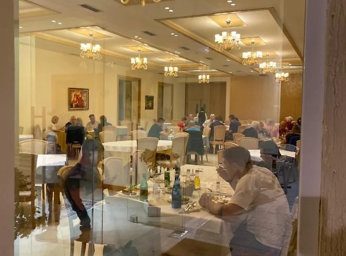 Hotel Grand White Berat